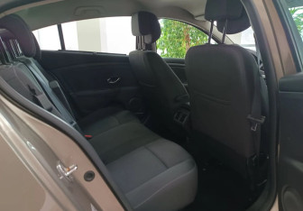 Подержанный автомобиль Renault Fluence 2010 года (15 фото)