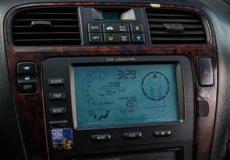 Подержанный автомобиль Acura MDX 2002 года (23 фото)
