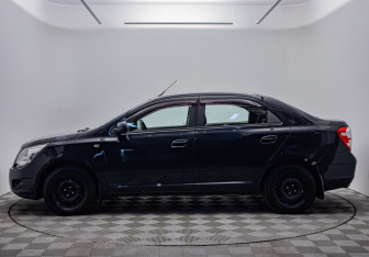 Подержанный автомобиль Chevrolet Cobalt Sedan 2013 года (2 фото)