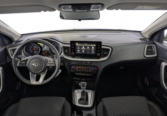 Подержанный автомобиль Kia Ceed Wagon 2020 года (14 фото)