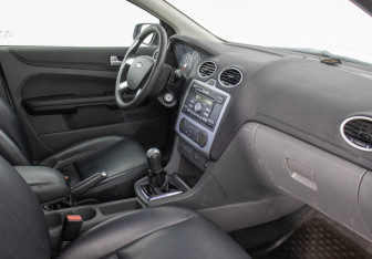 Подержанный автомобиль Ford Focus Hatchback 2007 года (9 фото)