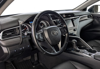 Подержанный автомобиль Toyota Camry Sedan 2020 года (15 фото)