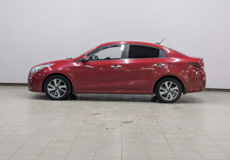 Подержанный автомобиль Kia Rio Sedan 2018 года (15 фото)