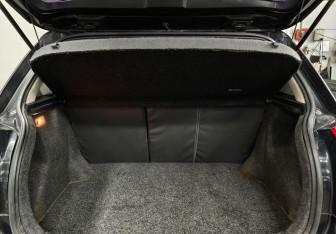 Подержанный автомобиль Toyota Corolla Hatchback 2007 года (13 фото)