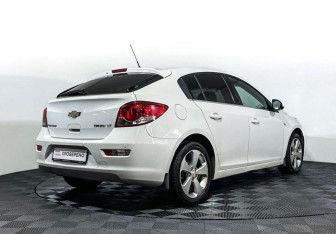 Подержанный автомобиль Chevrolet Cruze Hatchback 2012 года (5 фото)