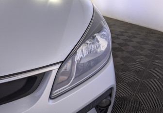 Подержанный автомобиль Kia Rio Sedan 2017 года (11 фото)