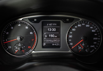 Подержанный автомобиль Audi A1 2013 года (12 фото)