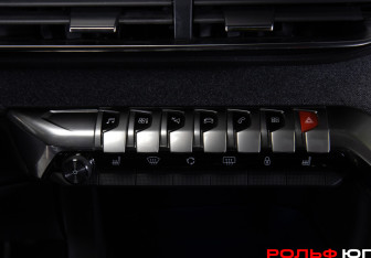 Подержанный автомобиль Peugeot 3008 2019 года (16 фото)