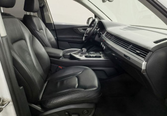 Подержанный автомобиль Audi Q7 2015 года (9 фото)