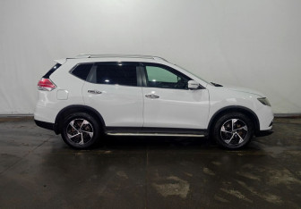 Подержанный автомобиль Nissan X-Trail 2017 года (8 фото)