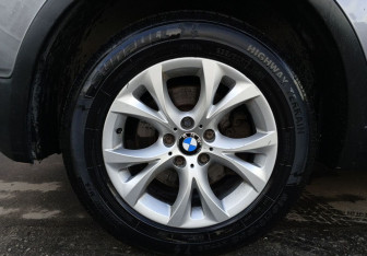 Подержанный автомобиль BMW X3 2010 года (9 фото)