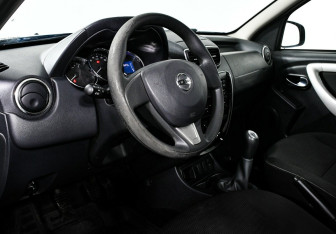 Подержанный автомобиль Nissan Terrano 2017 года (7 фото)