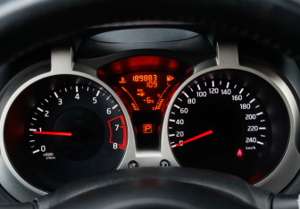 Подержанный автомобиль Nissan Juke 2012 года (25 фото)