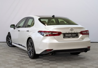 Подержанный автомобиль Toyota Camry Sedan 2023 года (7 фото)