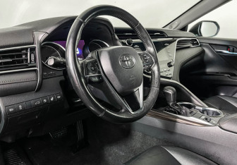 Подержанный автомобиль Toyota Camry Sedan 2018 года (13 фото)