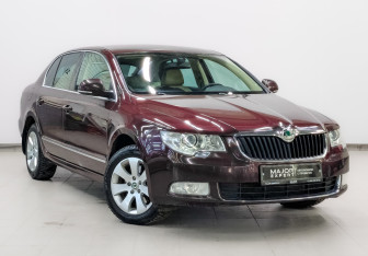 Подержанный автомобиль Skoda Superb Liftback 2012 года (3 фото)