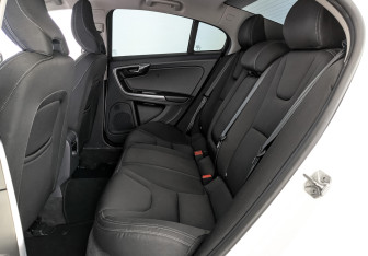 Подержанный автомобиль Volvo S60 2017 года (18 фото)