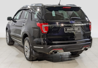 Подержанный автомобиль Ford Explorer 2019 года (7 фото)