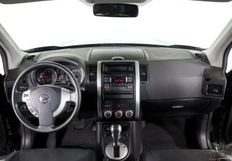 Подержанный автомобиль Nissan X-Trail 2013 года (12 фото)