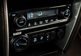 Подержанный автомобиль Toyota Fortuner 2018 года (27 фото)