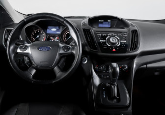 Подержанный автомобиль Ford Kuga 2014 года (12 фото)