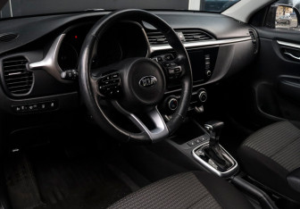 Подержанный автомобиль Kia Rio Sedan 2020 года (11 фото)