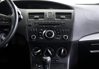 Подержанный автомобиль Mazda 3 Sedan 2012 года (13 фото)