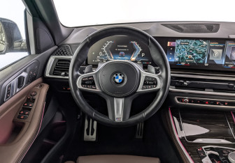 Подержанный автомобиль BMW X5 2023 года (22 фото)