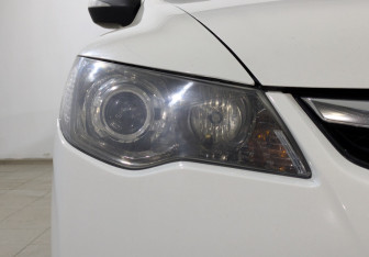 Подержанный автомобиль Honda Civic Sedan 2010 года (7 фото)