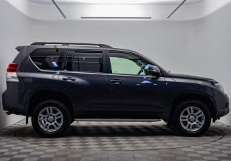 Подержанный автомобиль Toyota Land Cruiser Prado 2013 года (18 фото)