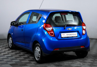 Подержанный автомобиль Chevrolet Spark 2014 года (7 фото)