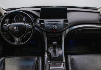 Подержанный автомобиль Honda Accord Sedan 2012 года (13 фото)
