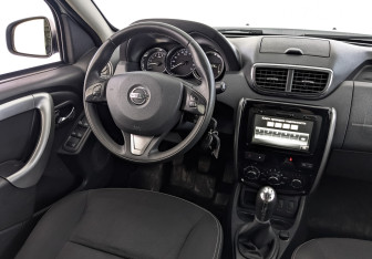 Подержанный автомобиль Nissan Terrano 2020 года (25 фото)