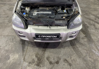 Подержанный автомобиль Hyundai Tucson 2006 года (9 фото)