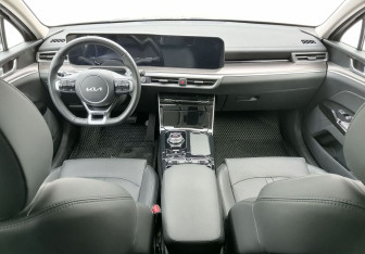 Подержанный автомобиль Kia K5 2024 года (11 фото)