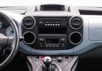 Подержанный автомобиль Citroen Berlingo 2013 года (14 фото)