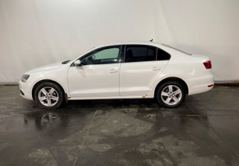 Подержанный автомобиль Volkswagen Jetta Sedan 2012 года (8 фото)