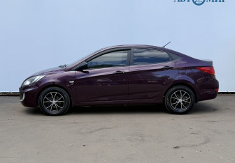 Подержанный автомобиль Hyundai Solaris Sedan 2011 года (8 фото)
