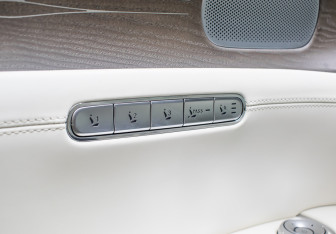 Подержанный автомобиль Genesis G90 2022 года (21 фото)