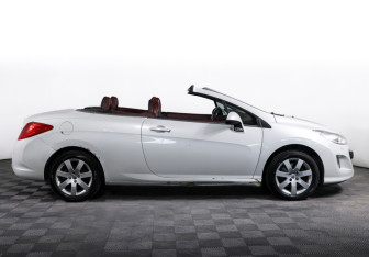 Подержанный автомобиль Peugeot 308 Convertible 2009 года (4 фото)