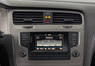 Подержанный автомобиль Volkswagen Golf Hatchback 2016 года (17 фото)