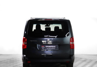 Подержанный автомобиль Peugeot Traveller 2021 года (6 фото)