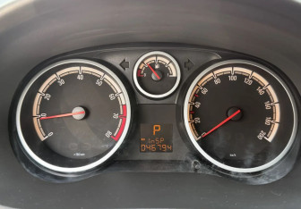 Подержанный автомобиль Opel Corsa 2010 года (12 фото)