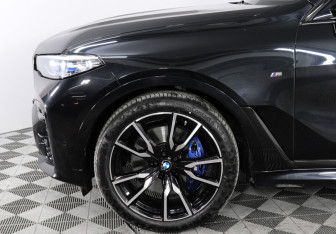 Подержанный автомобиль BMW X7 2021 года (2 фото)