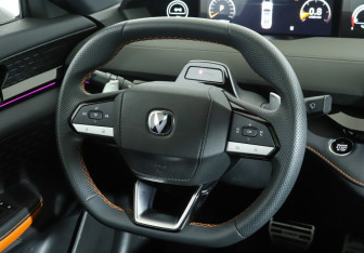 Подержанный автомобиль Changan UNI-V 2023 года (20 фото)