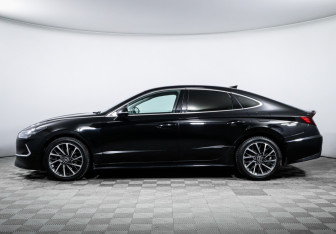 Подержанный автомобиль Hyundai Sonata 2021 года (8 фото)