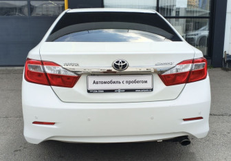 Подержанный автомобиль Toyota Camry Sedan 2014 года (6 фото)