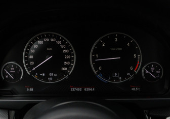 Подержанный автомобиль BMW X6 2016 года (18 фото)