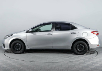Подержанный автомобиль Toyota Corolla Sedan 2013 года (3 фото)
