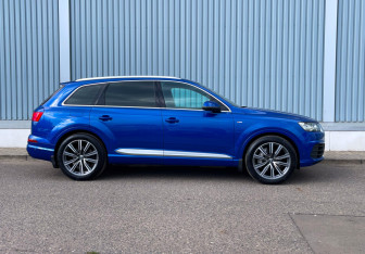 Подержанный автомобиль Audi Q7 2015 года (8 фото)
